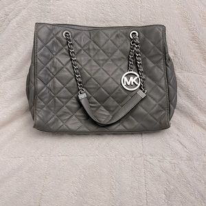 Michael Kors bag. Lamb leather. Used condition. Grey. COMES WITH DUST BAG!